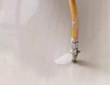 柳州瓷砖空鼓维修公司专业解答在瓷砖铺贴过程中，如果使用的砂料过粗（如全部使用了粗砂），可能会导致以下问题