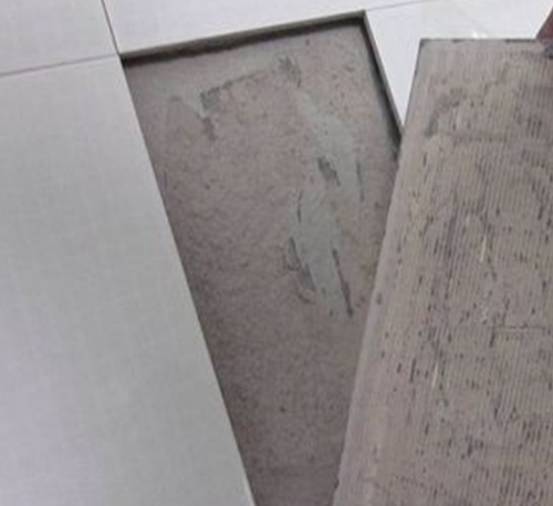 柳州瓷砖空鼓维修公司分享瓷砖铺贴时如果打浆（即涂抹在瓷砖背面和基层上的砂浆或瓷砖胶）过少，会带来以下问题